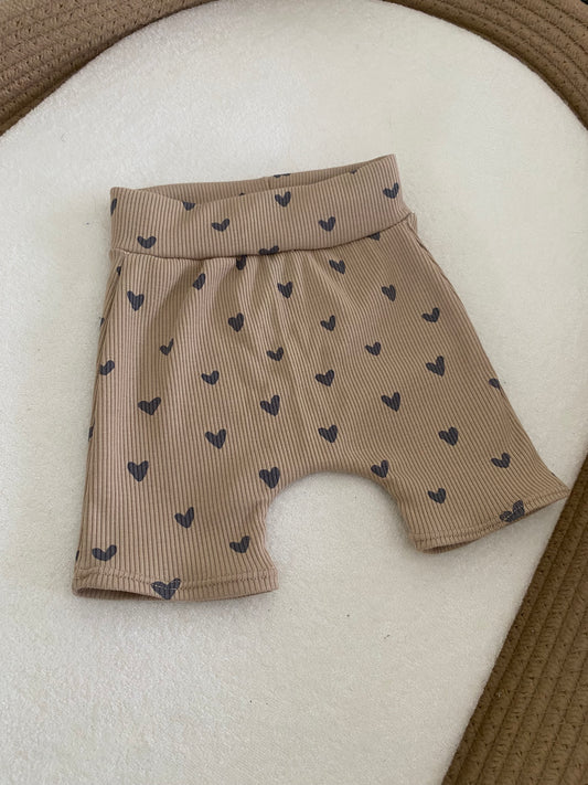 Kort broekje hartjes
